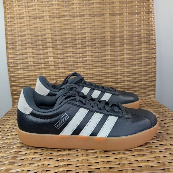 Adidas Black and White Skate Sneakers Shoes Gum Sole Size 8 - Picture 3 of 16